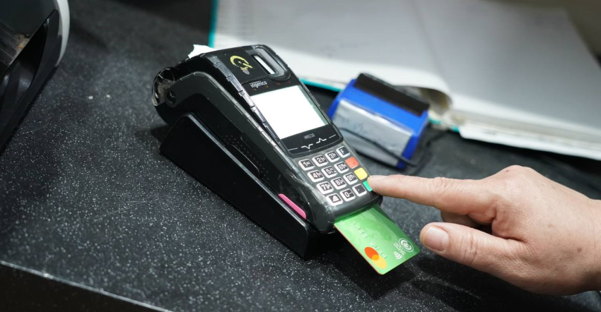 Localization of private sector salaries, rapid payment, and collection... Al-Sudani issues banking decisions.