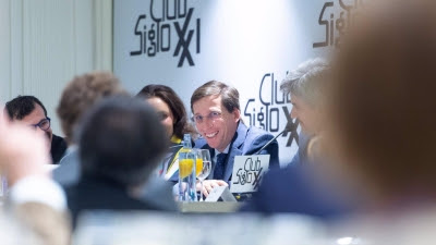 Almeida insiste en no hablar sobre su futuro porque va 