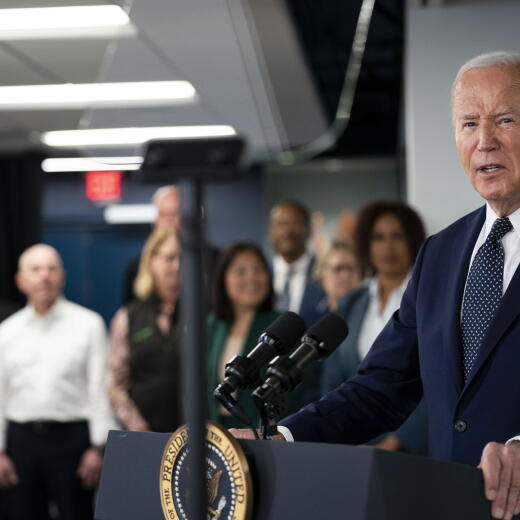 epa11453411 US President Joe Biden delivers remarks after receiving an operational briefing on extreme weather at the D.C. Emergency Operations Center in Washington, DC, USA, 02 July 2024. EPA/BONNIE CASH / POOL