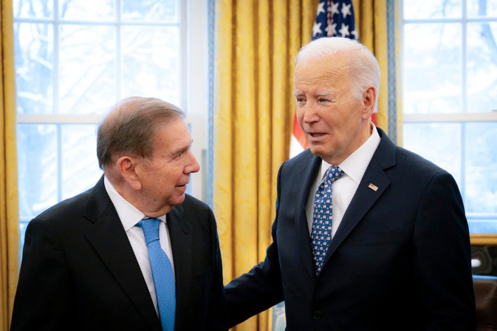 Biden coincide con Edmundo González en que debe "honrarse" su "victoria" sobre Maduro