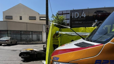  Herido grave un motorista de 24 años tras colisionar con un coche en un cruce en Villa de Vallecas