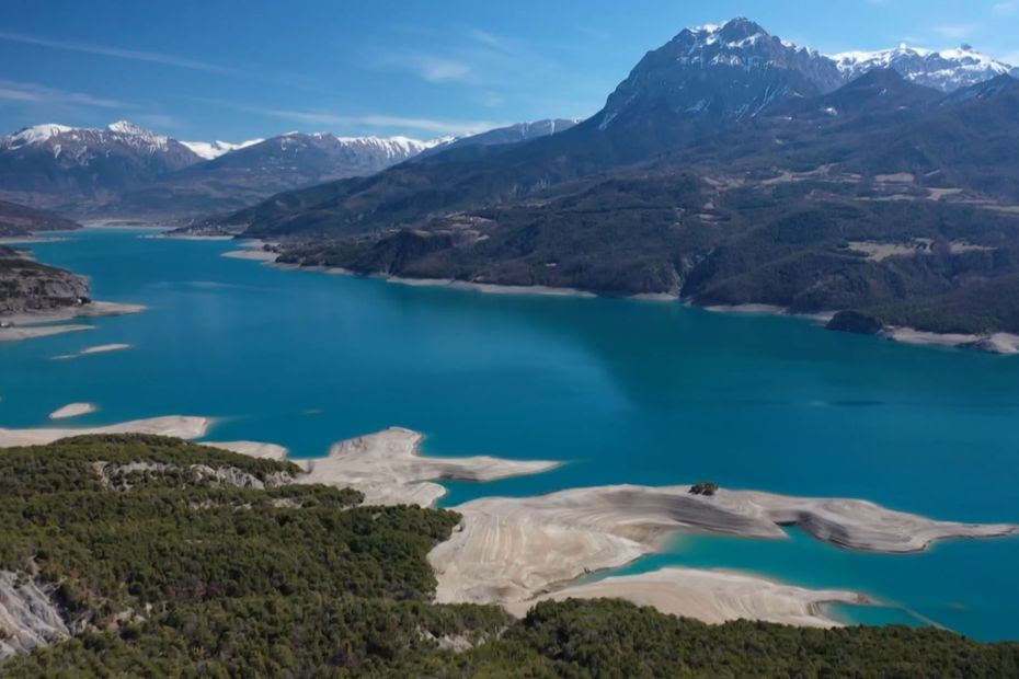 VIDÉO. C'est l'un des trésors des Alpes : découvrez le lac de Serre-Ponçon, véritable paradis pour les touristes en été