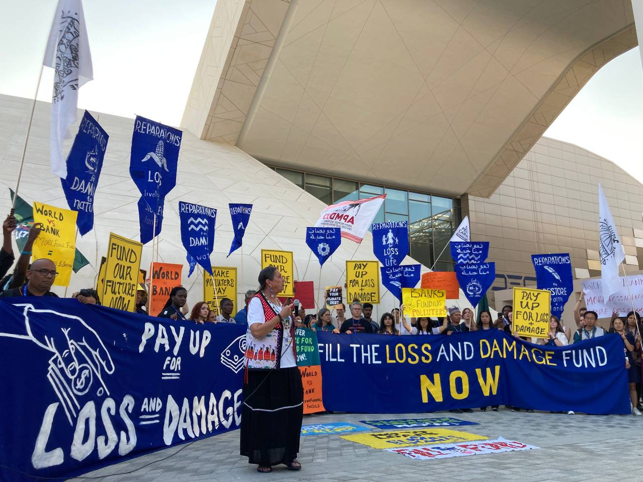 La COP28 logra cerrar su primera semana mediante un borrador de acuerdo con algún avance y varios bloqueos