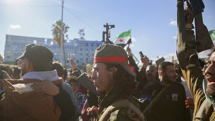 'Nous sommes unis sous un seul et même nom' : on a rencontré Ahmed Taha, ancien chef rebelle, prêt à l'unification des groupes armés en Syrie