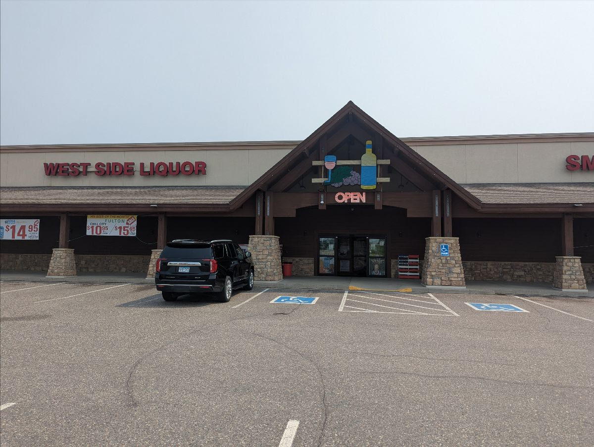 Picture of the front of Westside Liquor located in Baxter, MN.