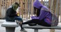 A preferência das crianças por redes sociais e aplicativos de celular vem tomando o espaço dedicado anteriormente aos jogos e brincadeiras de rua ou com com acessórios físicos