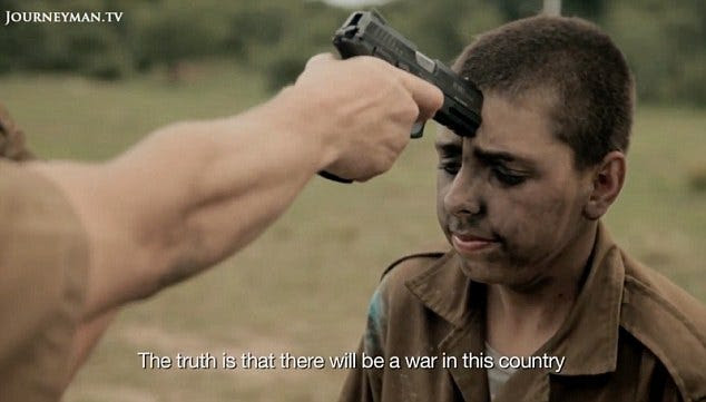 "Non ho amici neri": Dion Bernard, un quindicenne soprannominato Sparky, è stato puntato alla testa con una pistola durante le lezioni di autodifesa presso il campo dell'Afrikaner Resistance Movement vicino a Johannesburg.