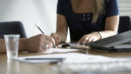 Inégalités salariales : les femmes travaillent 'bénévolement' à partir de 16h48 le 8 novembre, selon une organisation féministe