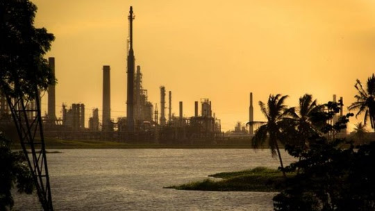 Petrotrin Oil refinery - 123RF 