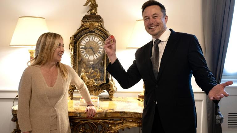 La presidente del Consiglio, Giorgia Meloni, incontra a Palazzo Chigi Elon Musk, fondatore di Tesla e SpaceX, Roma, 15 giugno 2023./// Italian Prime Minister Giorgia Meloni meets with Elon MUsk, founder of Tesla and SpaceX, at Chigi Palace in Rome, Italy, 15 June 2023. ANSA/ UFFICIO STAMPA PALAZZO CHIGI/ FILIPPO ATTILI +++ ANSA PROVIDES ACCESS TO THIS HANDOUT PHOTO TO BE USED SOLELY TO ILLUSTRATE NEWS REPORTING OR COMMENTARY ON THE FACTS OR EVENTS DEPICTED IN THIS IMAGE; NO ARCHIVING; NO LICENSING +++