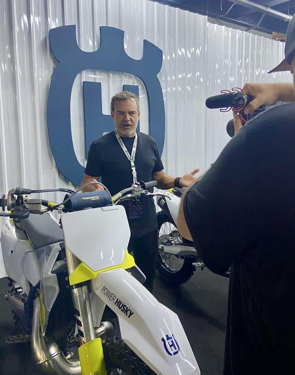 Maurício Fernandes (sócio-diretor Husqvarna) no estande do Festival Interlagos (Divulgação)