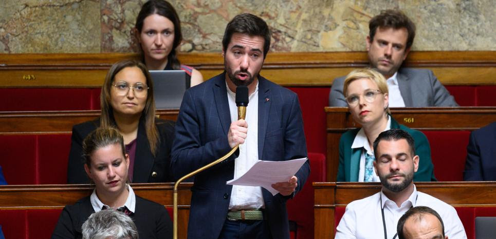 Le député insoumis Andy Kerbrat reconnaît avoir acheté de la drogue et va entamer un « protocole de soins »