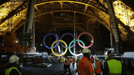 Anneaux olympiques sur la tour Eiffel : les descendants de Gustave Eiffel refusent de la transformer en 'panneau publicitaire'