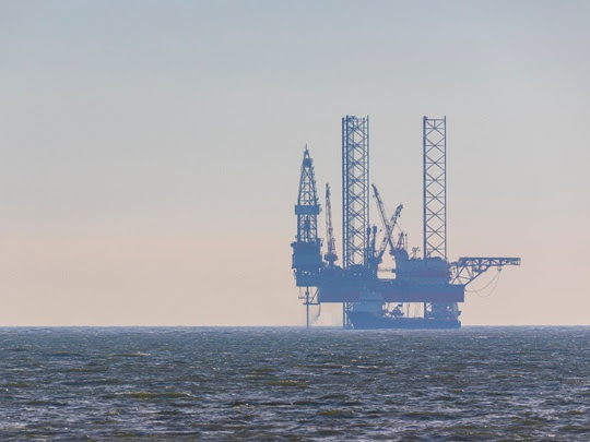 Offshore Oil Rig - 123RF