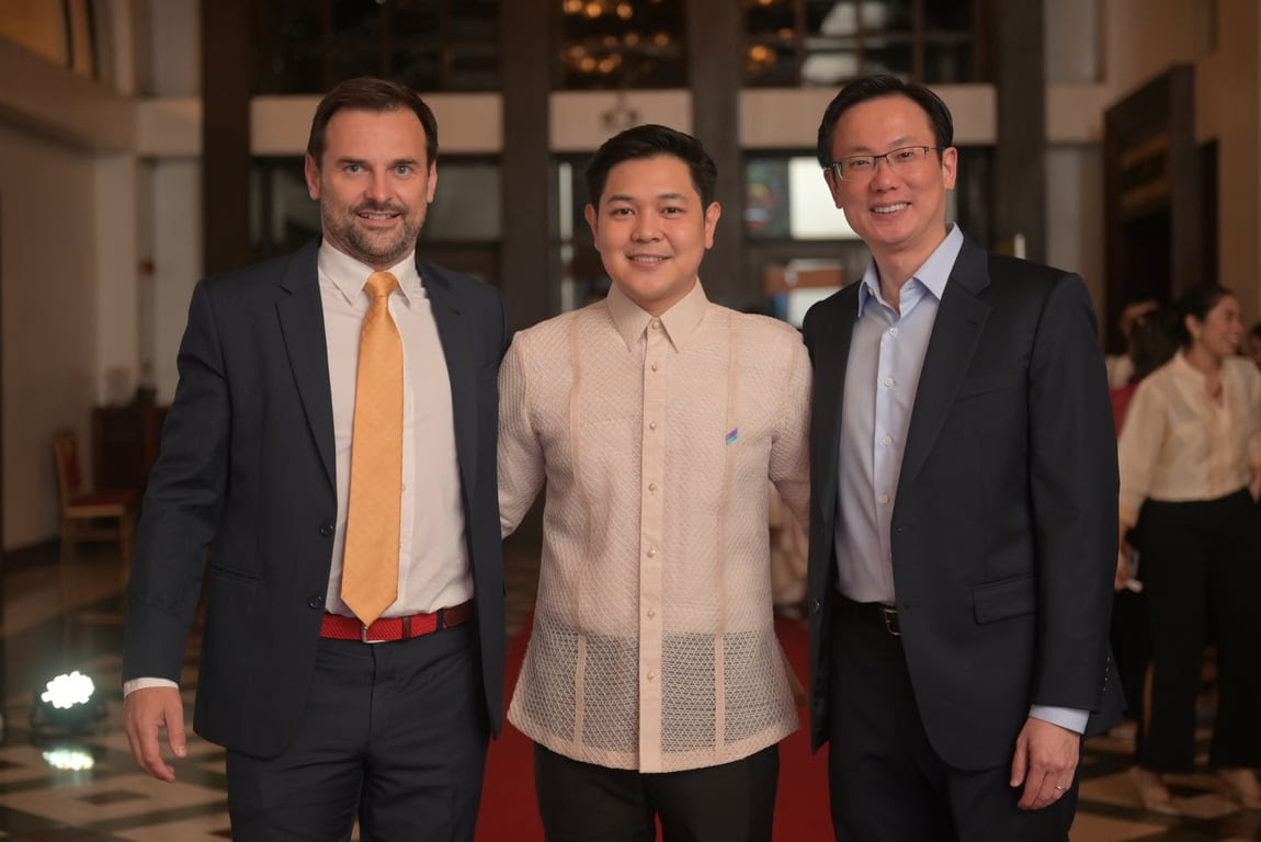   Celebration event to welcome UY Dental Clinic (UDC) into Oracare Group on 27 October 2023 in Manila, the Philippines.From left: Andy Cropp, Co-founder and Chief Financial Officer – Oracare Group; Dr Charlston Uy, Founder and CEO – UDC; Leon Luai, Co-founder and CEO – Oracare Group.    