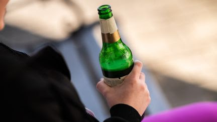 L'OMS alerte sur la consommation 'alarmante' d'alcool et de cigarettes électroniques chez les adolescents