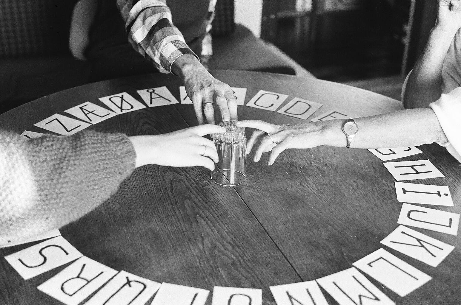 File:Ouija board 1987.jpg - Wikimedia Commons