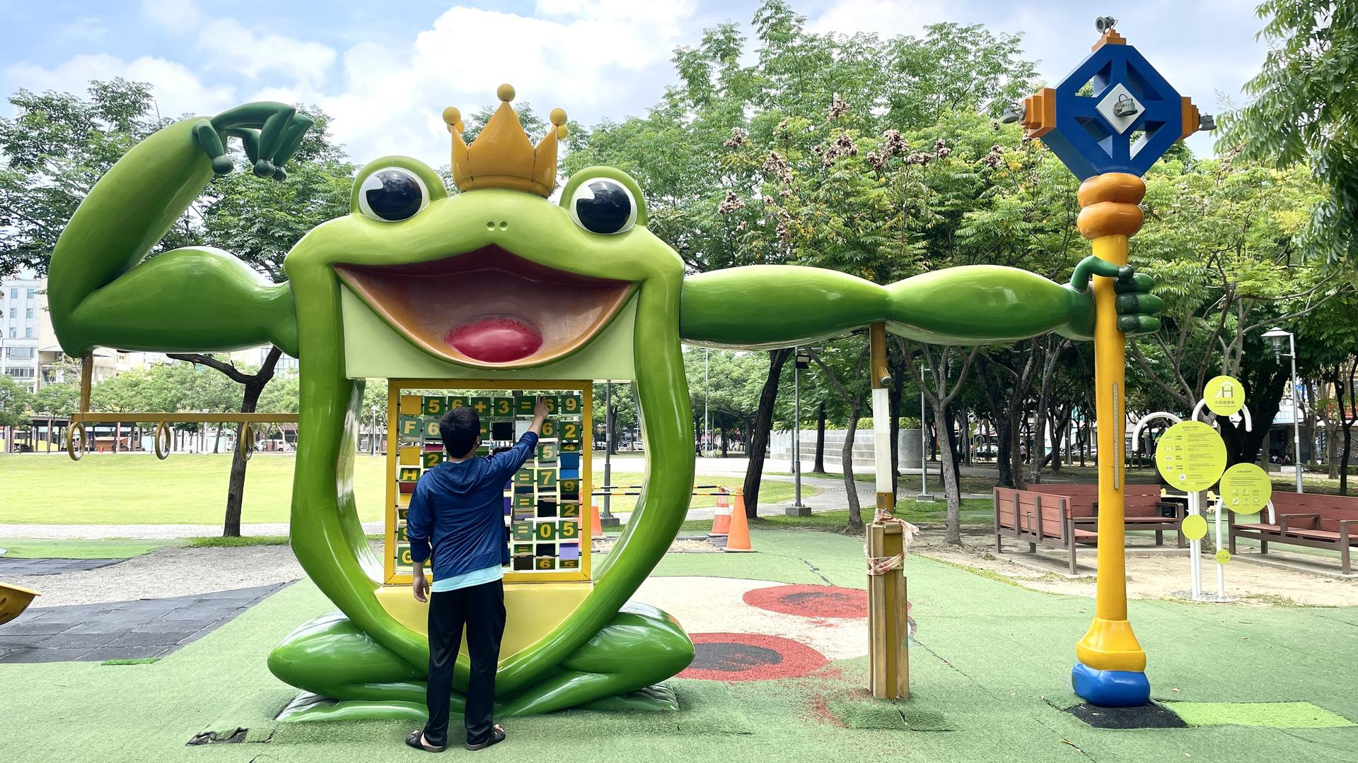 嘉義市文化公園以「諸羅樹蛙」作為主題，打造共融式特色遊戲場