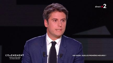 Législatives 2024 : 'Je ne suis pas là pour regarder dans le rétroviseur', balaye Gabriel Attal, interrogé sur la dissolution voulue par Emmanuel Macron