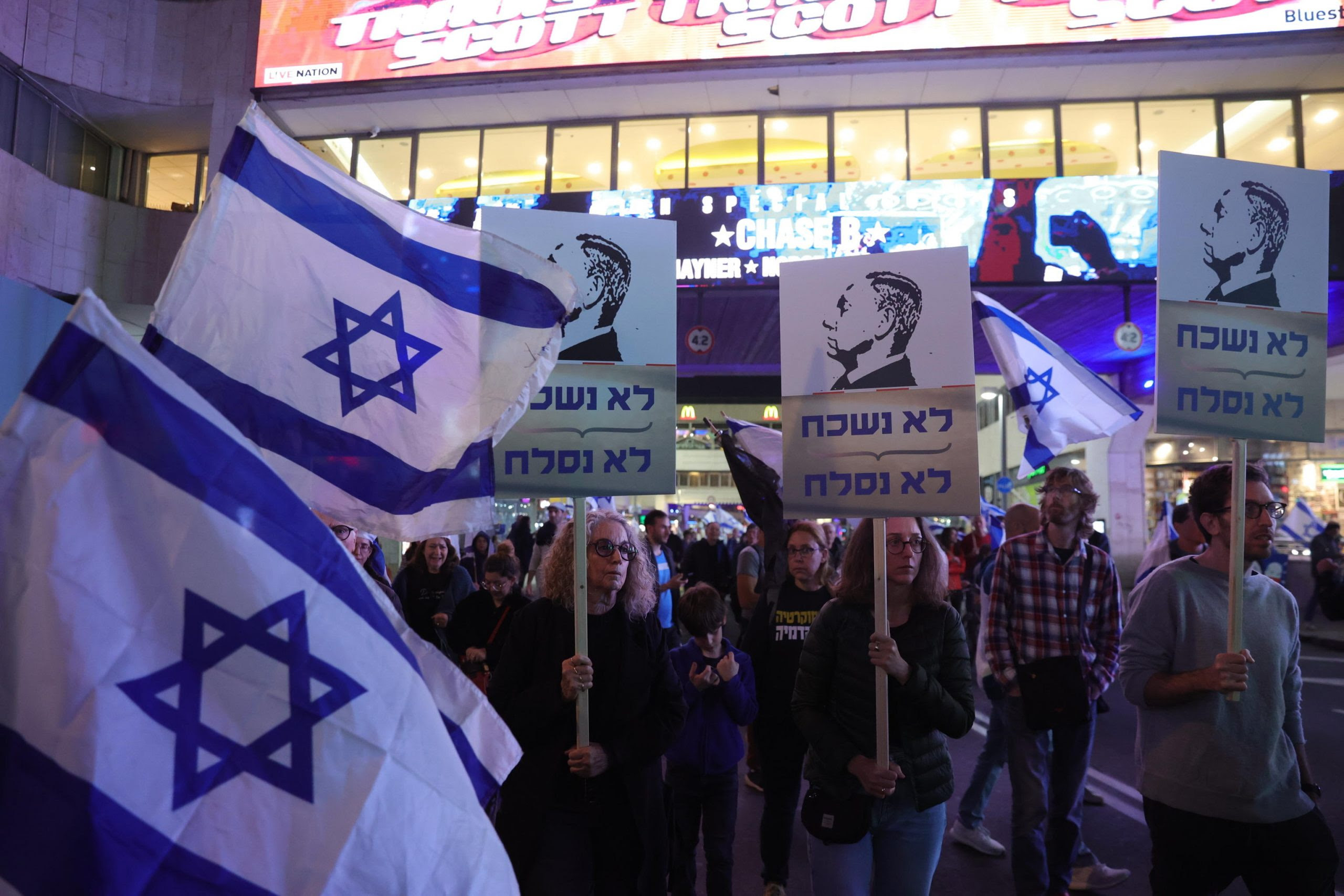 Netanyahu, le proteste a Tel Aviv e la telefonata con Biden
