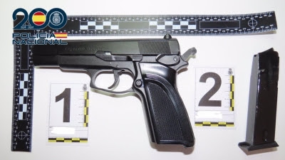 Detenido un hombre por robar a punta de pistola a compradores de criptomonedas
