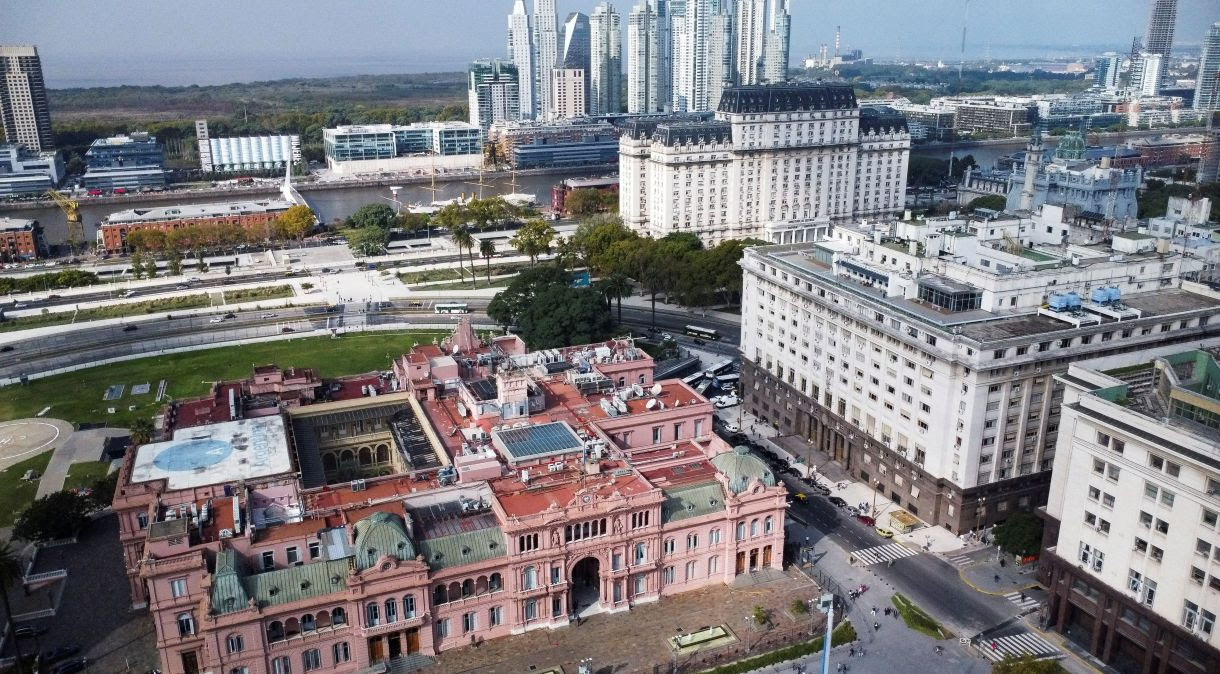 Palácio presidencial e edifício do Ministério da Economia da Argentina em Buenos Aires