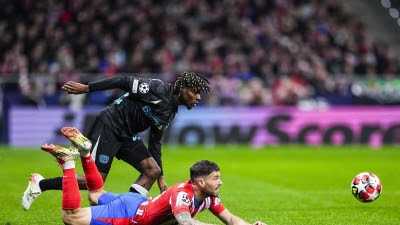 Javi Galán, baja en el Atlético de Madrid por un esguince de tobillo