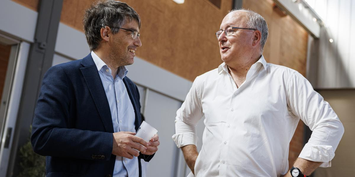 Les conseillers nationaux Roger Nordmann (gauche) et Pierre-Yves Maillard (droite) discutent a leur arivee lors du Congres ordinaire du Parti socialiste (PS) vaudois ce samedi 25 juin 2022 a Payerne. (KEYSTONE/Valentin Flauraud)