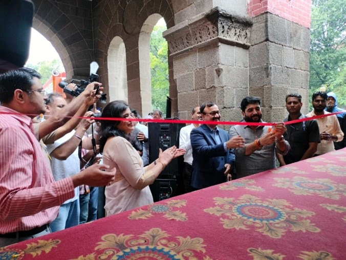 Picture187S6 केंद्रीय संचार ब्यूरो के सूचना-चित्र रथ को केंद्रीय राज्य मंत्री मुरलीधर मोहोल ने हरी झंडी दिखाकर रवाना किया