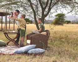 Imagen de family on a safari in Tanzania