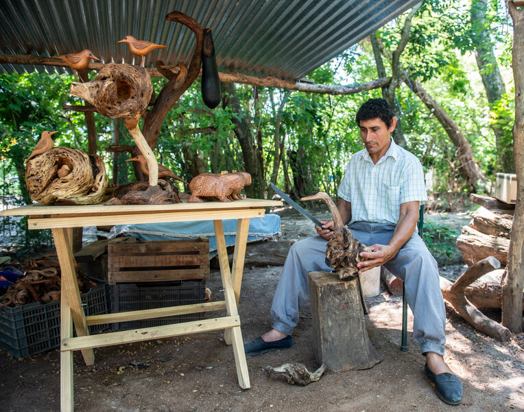 Juan Pablo Fernández, local artisan with his hand-carved wooden animals. Photo credit: Diego Nasello