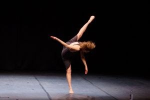 Andréia Nhur apresenta espetáculo Mulher Sem Fim e faz nova edição do seu Laboratório Sonorocoreográfico no Sesc Ipiranga