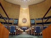 Los Estados Unidos de América utiliza cada vez más los mecanismos de la Organización de las Naciones Unidas para presionar a los países independientes irrespetando su autodeterminación.