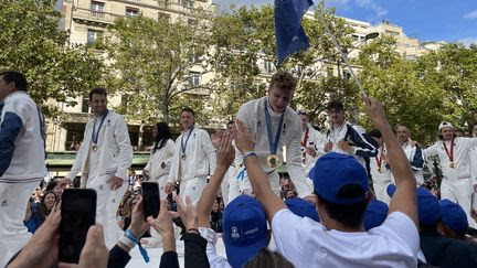 'On est venus profiter une dernière fois' : sur les Champs-Elysées, la parade des champions met un terme à l'aventure Paris 2024