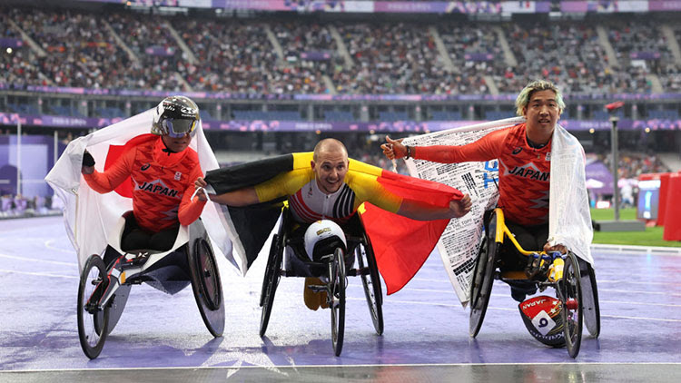 Gold medalist Maxime Carabin of Team Belgium, Silver medalist Tomoki Sato and Tomoya Ito of Team Japan pose for a photo at Stade de France. ©Ezra Shaw/Getty Images