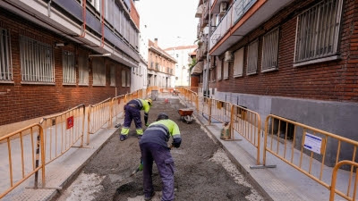 Las obras para remodelar las aceras de ocho calles de Carabanchel Bajo acabarán a finales de año