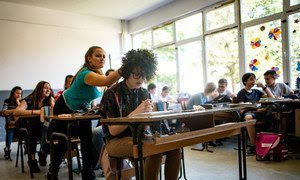 Mediadores pares simulan un caso de acoso escolar en la escuela Branko Radicevic en Mitrovica Norte, el 30 de mayo de 2018.