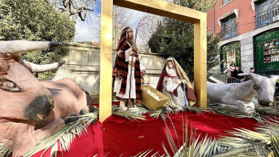 Sucesos.- Reponen las figuras Belén monumental de San Lorenzo de El Escorial descabezadas en Nochevieja