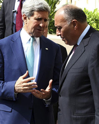 El secretario de Estado estadounidense, John Kerry, y el ministro de Asuntos Exteriores egipcio, Sameh Shukri.