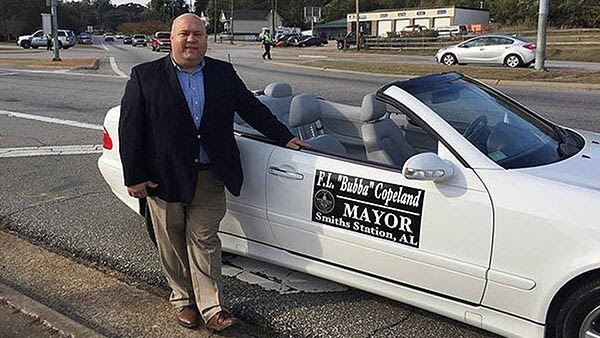 Alabama Mayor and Pastor Commits Suicide in Front of Police After Website Publishes Photos of Him in Drag