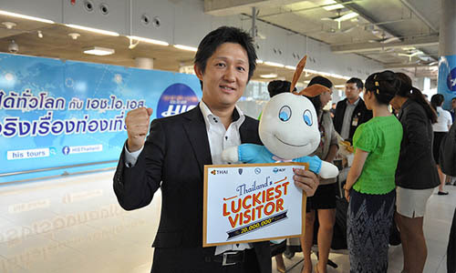 20-millionth-visitor-of-Thailand-in-2015_02-500x300