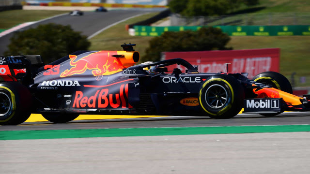 Verstappen passeia em Spielberg, ganhando GP na casa da Red Bull de ponta a ponta