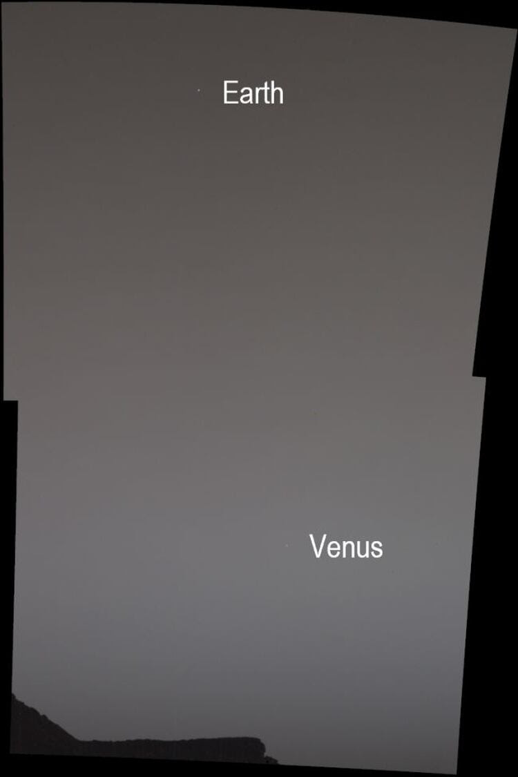 Con su cámara Mast, el rover de la NASA obtuvo la gran imagen de ambos planetas desde el suelo del monte Sharp (NASA)