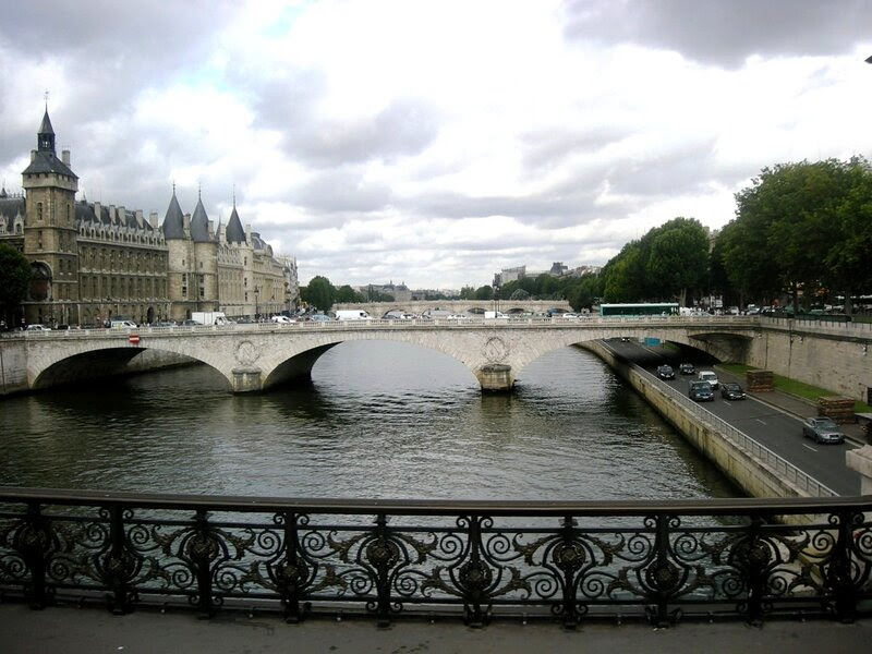 Париж. Мост Менял с моста Нотр-Дам