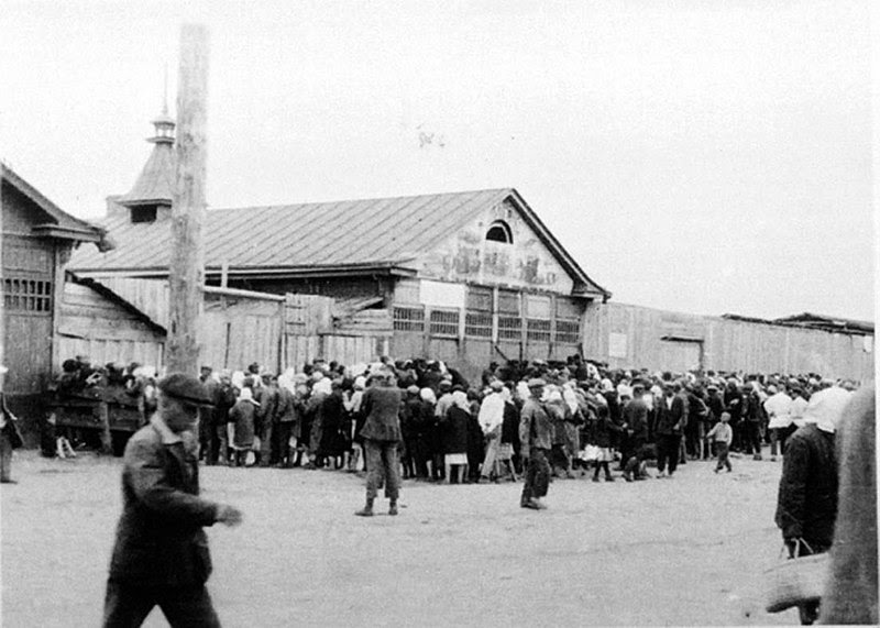 File:Bread for a gold - A queue in Kharkiv 1932.jpg
