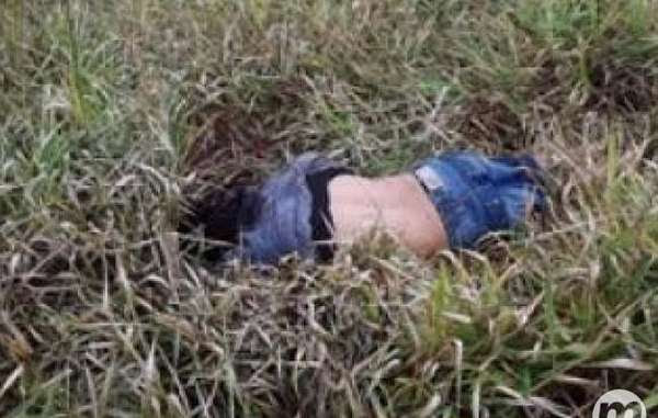 The body of Clodiodi Aquileu, a Guarani community health worker killed by ranchers&apos; gunmen, lies in the grass. Brazil, 2016