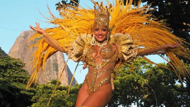 Musa do Carnaval quebra braço em confusão no Rio