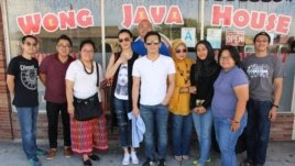 Ariel NOAH bersama warga Indonesia di Los Angeles. (Foto: Anne Ojek)