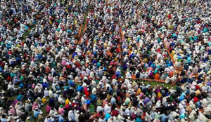 Bangladesh: Tens of thousands of Muslims defy official warnings and hold mass public prayer for coronavirus