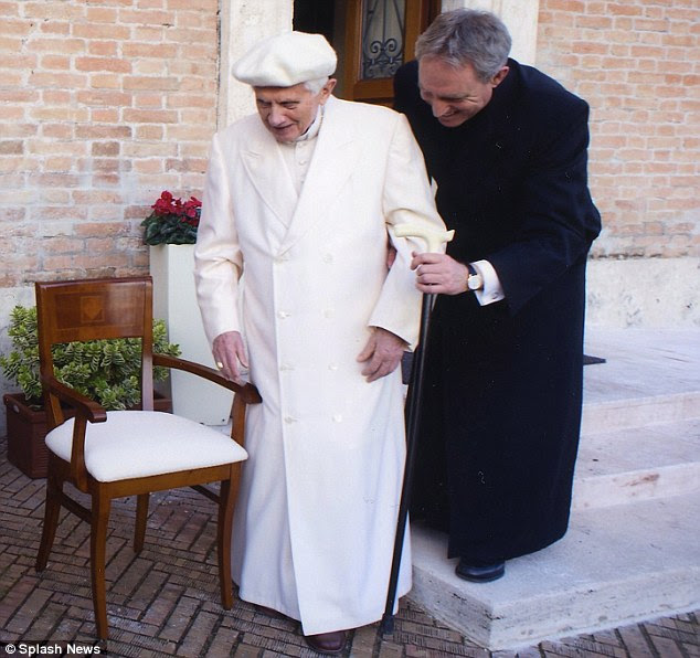 Pope to Flee Rome Watch: Benedict XVI Receives the Three Laureates